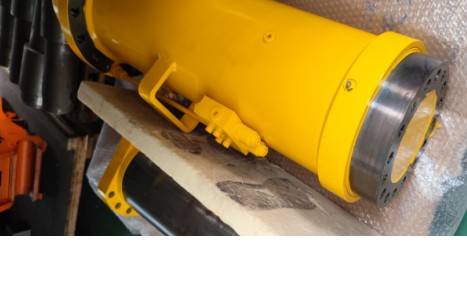 Replacement rotary actuator supplied for Helac HP125-S-RF-360-S1-C-H, flange and port view