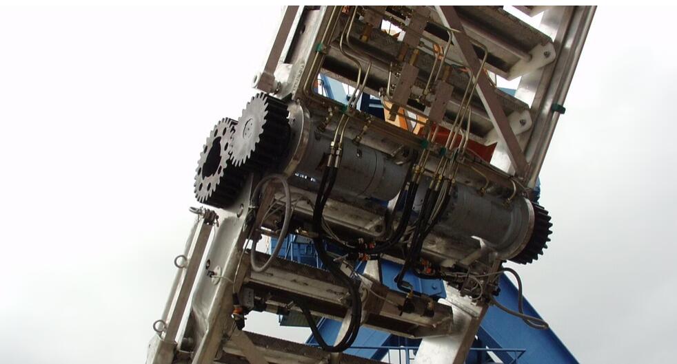 Heavy-duty rotary drive assembly with geared output